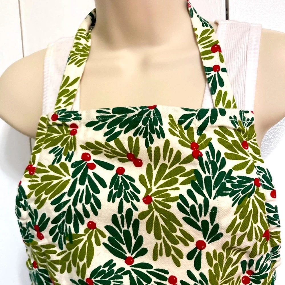 Crate and Barrel Mistletoe Red Green Apron One Size fits Most 27 in x 36 in